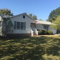11720 Eisenhower Ln in Fredericksburg, VA - Building Photo