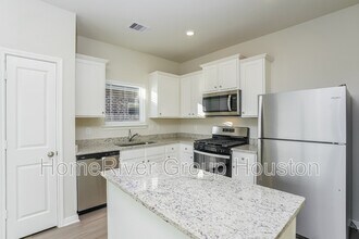 14017 Freeboard Dr in Santa Fe, TX - Building Photo - Building Photo