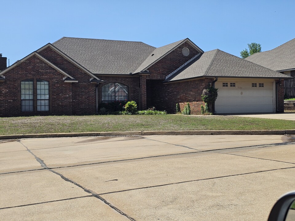 1410 Fairfield Dr in Stillwater, OK - Foto de edificio