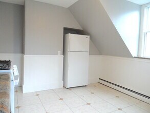 77 Pearl St, Unit 2 in Somerville, MA - Foto de edificio - Building Photo