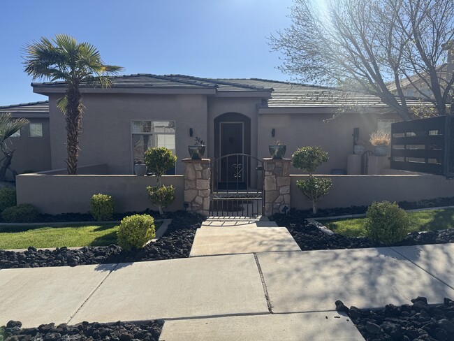property at 3641 Desert Hls Dr