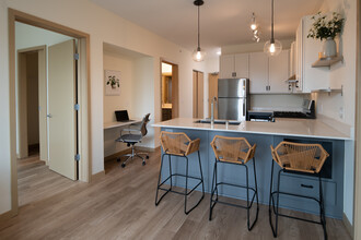 Huxley Apartments in Minneapolis, MN - Building Photo - Building Photo