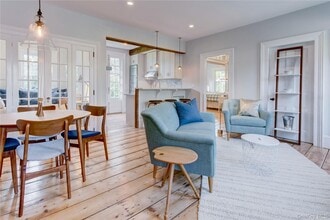 475 Youngs Ave in Southold, NY - Foto de edificio - Building Photo