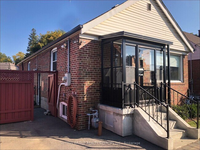 61 Danforth Rd in Toronto, ON - Building Photo - Building Photo