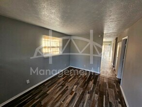 7216 Ken Knight Dr W in Jacksonville, FL - Building Photo - Building Photo