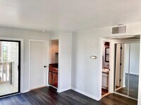 1025 Plantation Dr W photo'