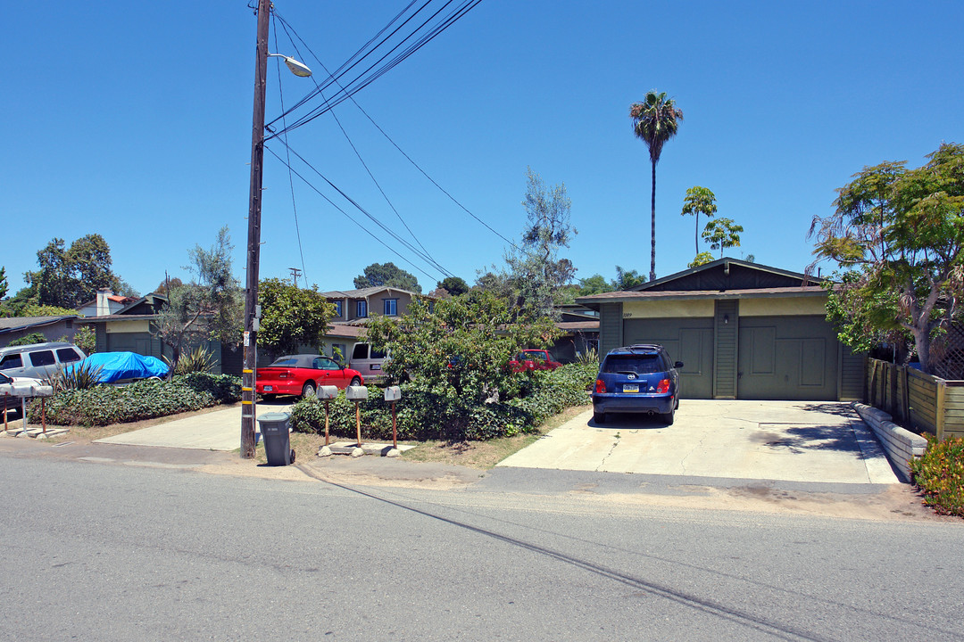 1079-1089 Golden Rd in Encinitas, CA - Building Photo