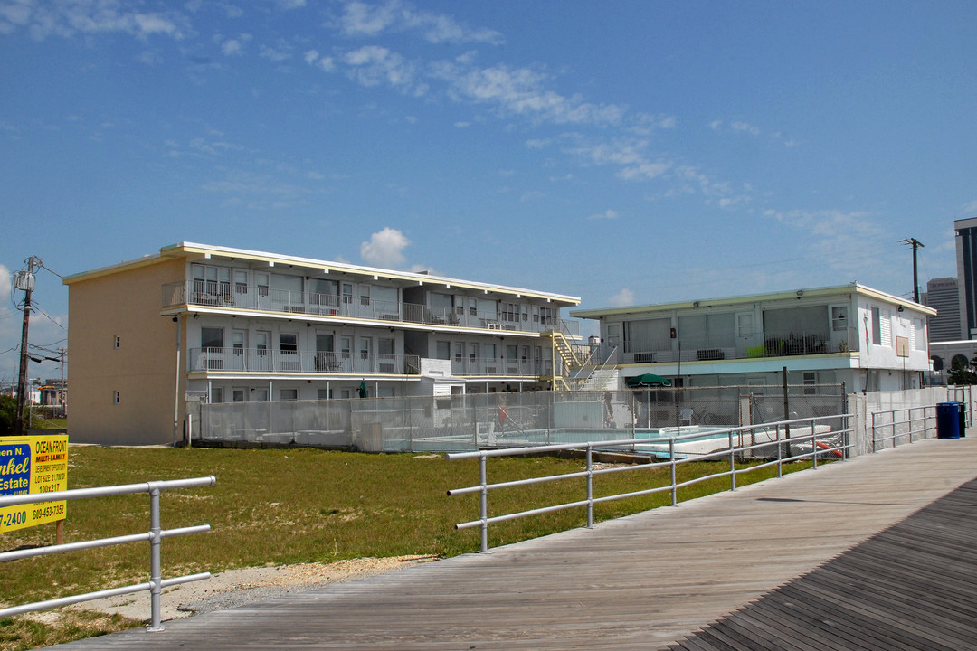 Roosevelt Beach Condos in Atlantic City, NJ - Foto de edificio