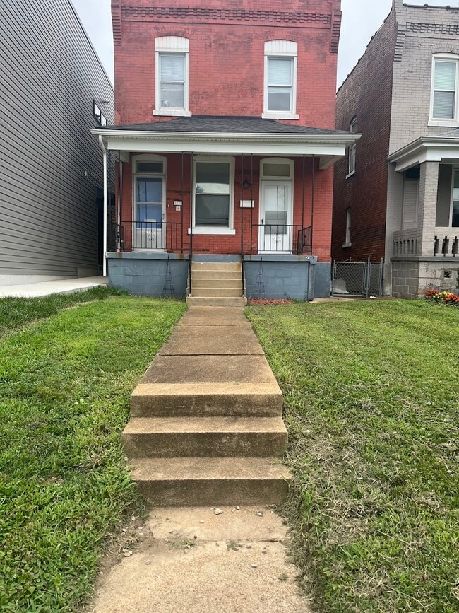 2736 59th St, Unit 2nd Floor