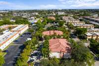 Town Square & Oak Landing Townhouses in Davie, FL - Building Photo - Building Photo