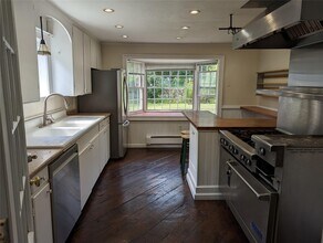 124 Rosman Rd in Thiells, NY - Foto de edificio - Building Photo