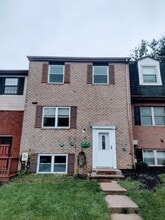 10 Pickersgill Sq in Owings Mills, MD - Foto de edificio - Building Photo
