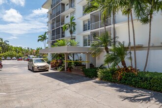 Bahia Vista Condominiums in Miami, FL - Building Photo - Building Photo