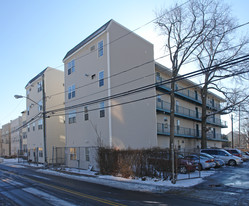 67-71 Henry Pl Apartments