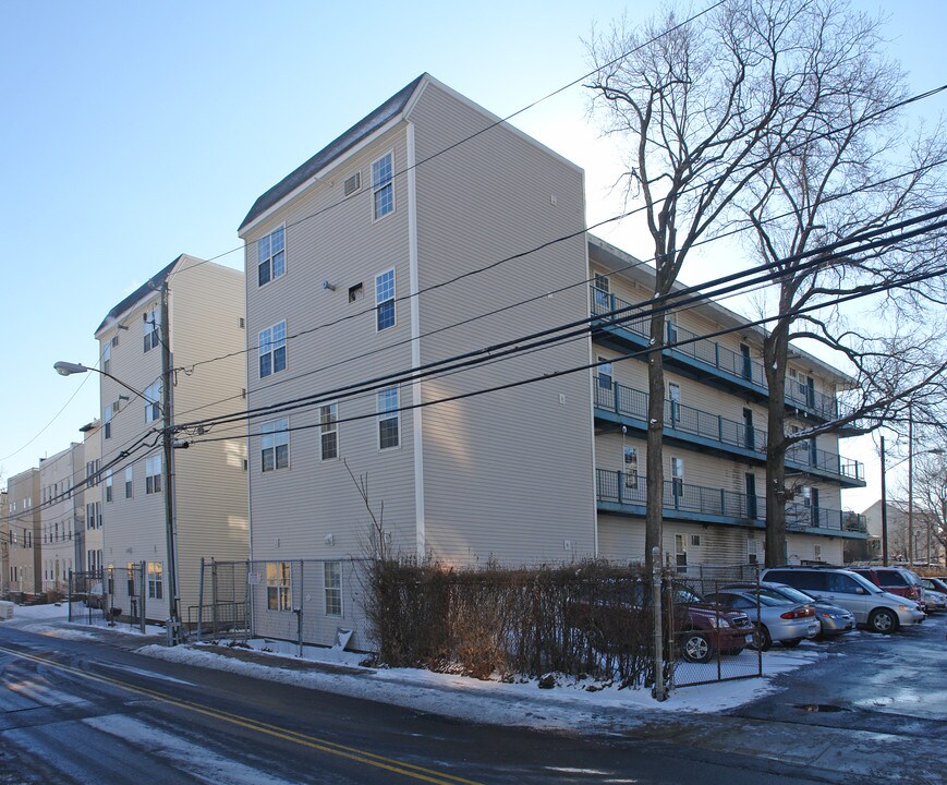 67-71 Henry Pl in Stamford, CT - Foto de edificio