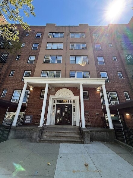 property at 2520 John F. Kennedy Blvd