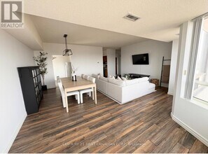 744 Wonderland Rd S in London, ON - Building Photo - Building Photo