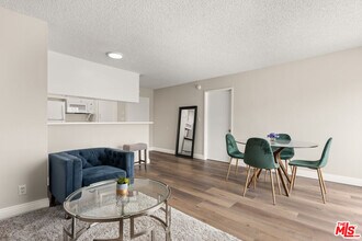 257 S Manhattan Pl in Los Angeles, CA - Building Photo - Building Photo