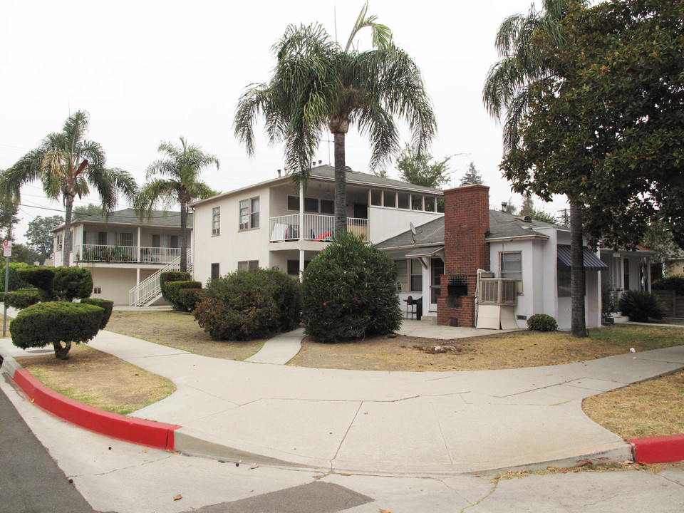 14721 Burbank Blvd in Sherman Oaks, CA - Foto de edificio