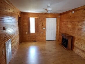 635 Russell Ave in Harriman, TN - Building Photo - Building Photo