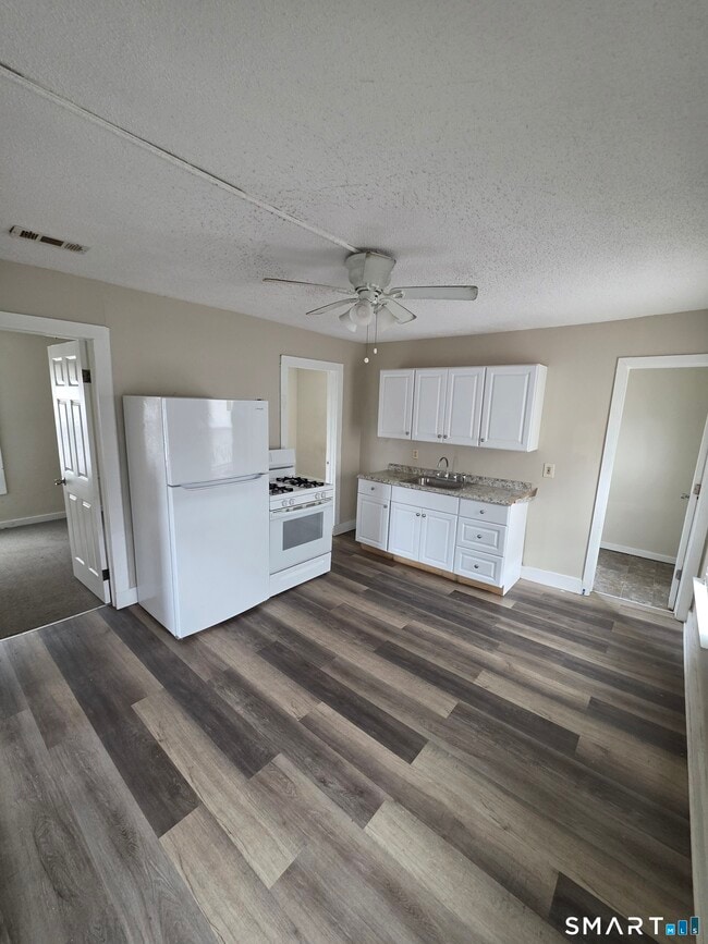 49 Springdale Ave in Meriden, CT - Building Photo - Building Photo