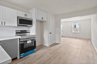 5031 Mallow St in Houston, TX - Building Photo - Building Photo