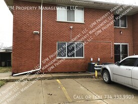 875 Raupp Pl in Lincoln Park, MI - Building Photo