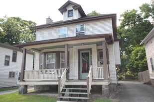 817 W Vine St in Kalamazoo, MI - Building Photo