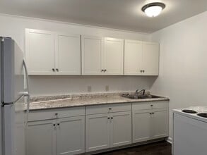 3214 Starlight Dr, Unit 3214-D in Winston-Salem, NC - Foto de edificio - Building Photo