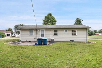 1400 Brushey Grove Ave in Wood River, IL - Building Photo - Building Photo