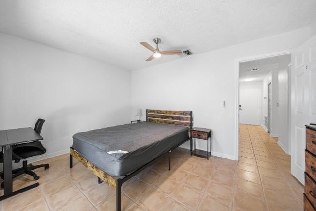 2007 Mandalay Ct in Oldsmar, FL - Building Photo - Building Photo