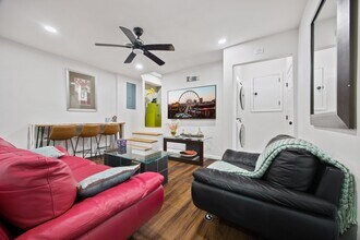 3285 Marlanta Dr, Unit Beautiful East Cobb Unit in Marietta, GA - Building Photo - Building Photo