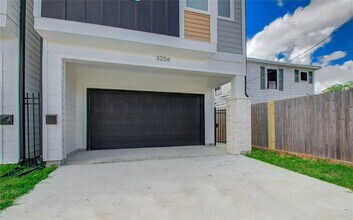 3206 Live Oak St in Houston, TX - Building Photo - Building Photo