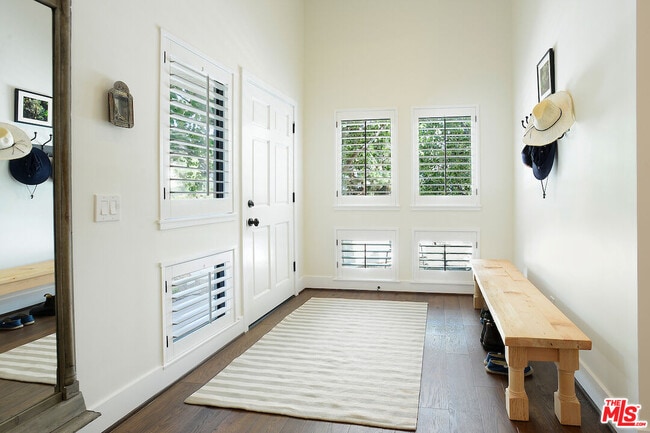 17258 Palisades Cir in Los Angeles, CA - Building Photo - Building Photo