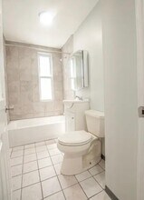 9752 S Avenue J in Chicago, IL - Foto de edificio - Building Photo