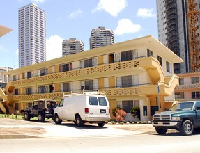 1621-1627 Ala Wai Blvd in Honolulu, HI - Building Photo - Building Photo