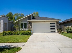 12918 Wempe Wy in Houston, TX - Building Photo