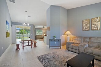 825 SE 5th Pl in Cape Coral, FL - Building Photo - Building Photo