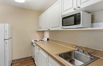 Furnished Studio - Mt Laurel in Mount Laurel, NJ - Foto de edificio - Building Photo