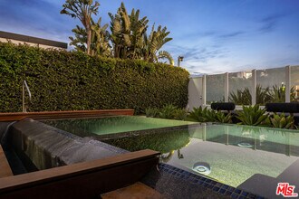 968 Palisades Beach Rd in Santa Monica, CA - Building Photo - Building Photo