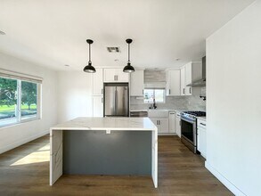 3795 Rosewood Ave in Los Angeles, CA - Building Photo - Building Photo