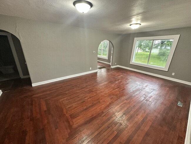 166 Holt Ln in Holts Summit, MO - Foto de edificio - Building Photo