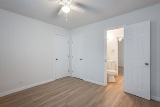 422 E Funston St in Wichita, KS - Building Photo - Building Photo