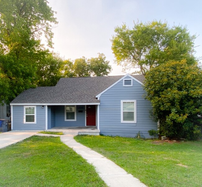 property at 1535 E Elmore Ave