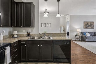 Cumberland Trace Village Apartments in Bowling Green, KY - Building Photo - Building Photo