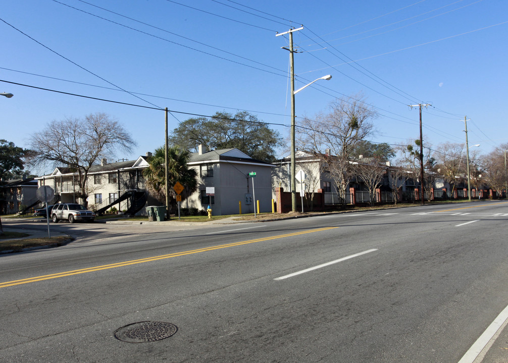 Hitch Village (Fred Wessels Home) in Savannah, GA - Building Photo