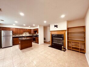 25 Balboa Ln, Unit 4009 in Franklin Park, NJ - Foto de edificio - Building Photo