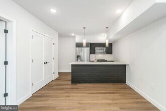 1102 Germantown Ave, Unit 302 in Philadelphia, PA - Foto de edificio - Building Photo