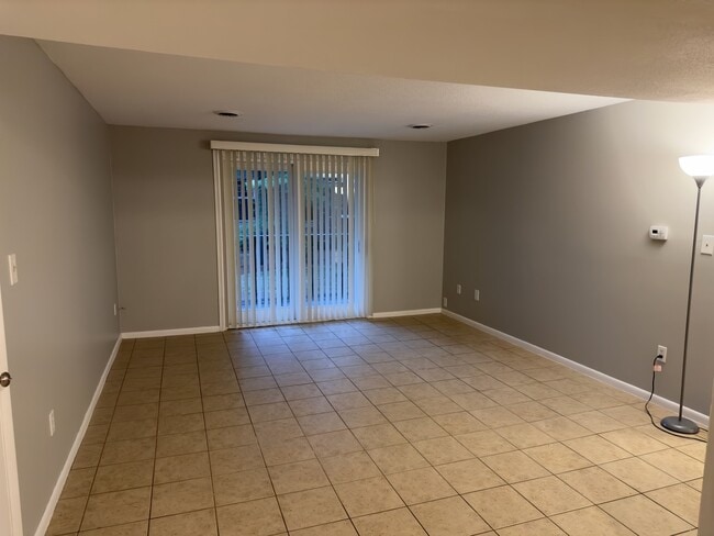 104 Ford St, Unit D in Methuen, MA - Building Photo - Building Photo