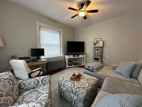 307 Main St, Unit #1 in Melrose, MA - Building Photo - Building Photo